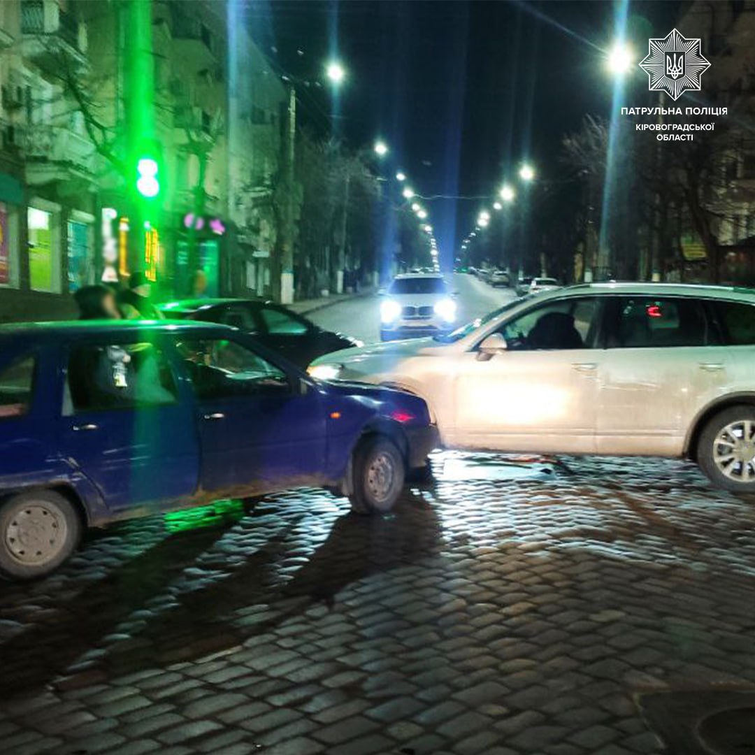 У Кропивницькому водійка ИЖ 2126 спричинила ДТП в центрі міста. ФОТО