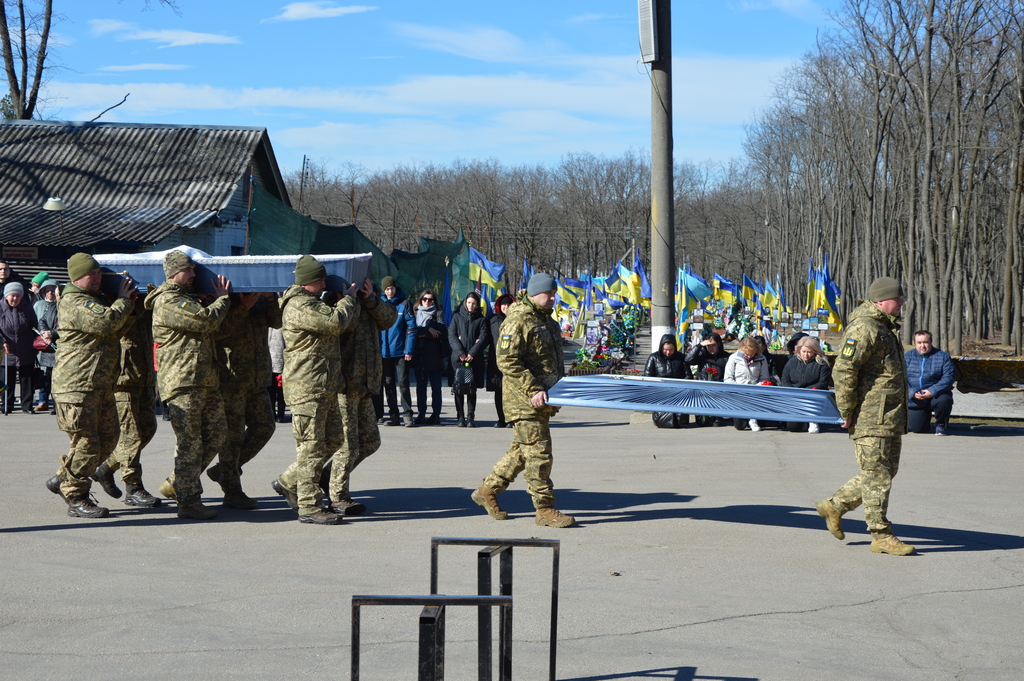 У Кропивницькому попрощалися з трьома загиблими захисниками. ФОТО