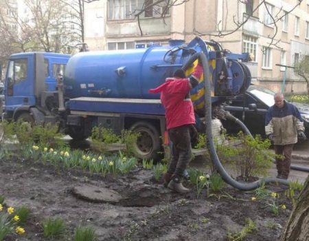 В Олександрії “Дніпро-Кіровоград” розпочало велику чистку каналізаційних колекторів. ФОТО