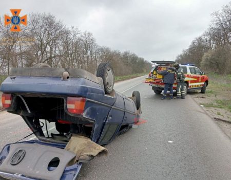 На вихідних на Кіровоградщині перекинулися два авто. ФОТО