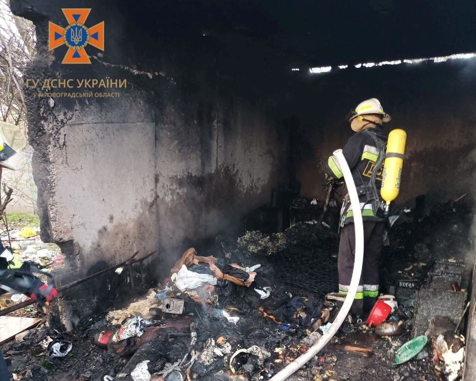 У Кропивницькому в покинутій будівлі згоріла людина. ФОТО