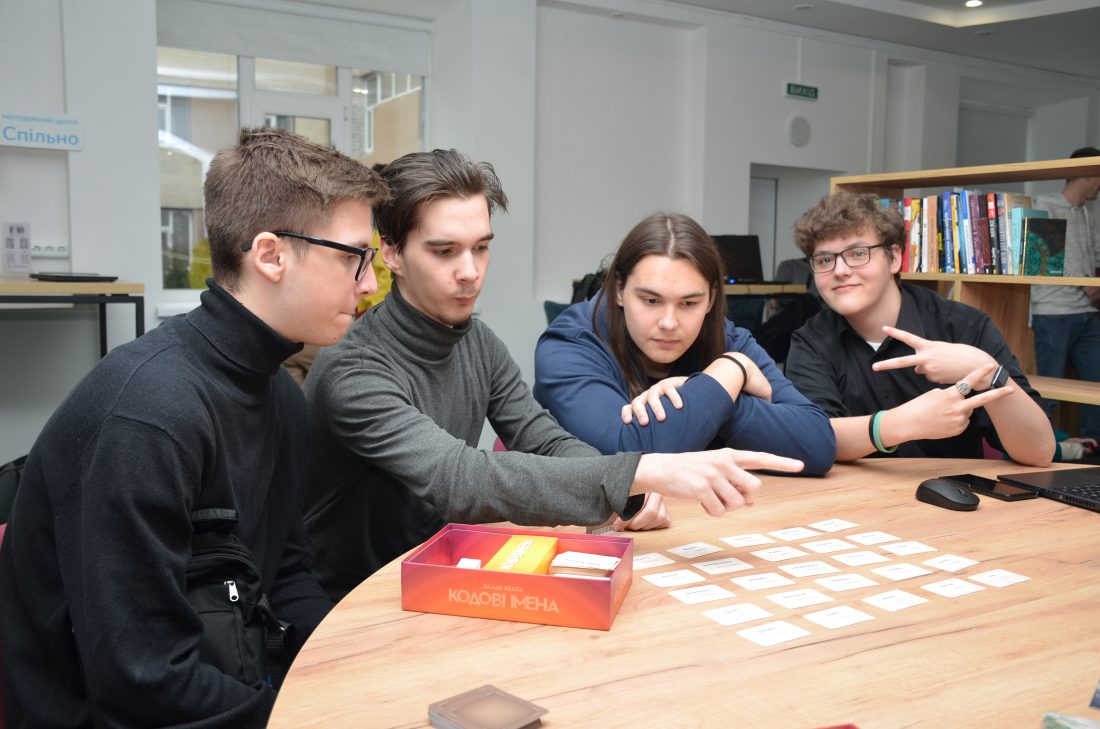 У Кіровоградському обласному центрі дитячої та юнацької творчості відкрили молодіжний центр «КОМА»