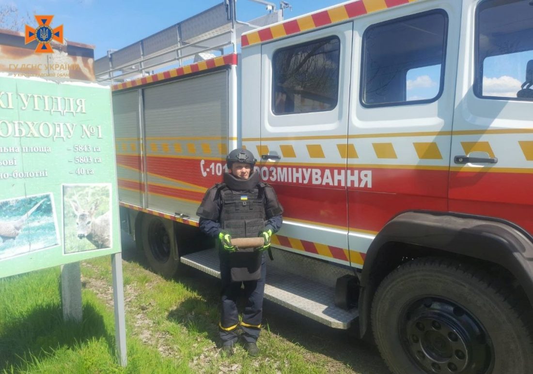 На Кіровоградщині сапери ДСНС знищили два артилерійських снаряди часів Другої світової війни. ФОТО