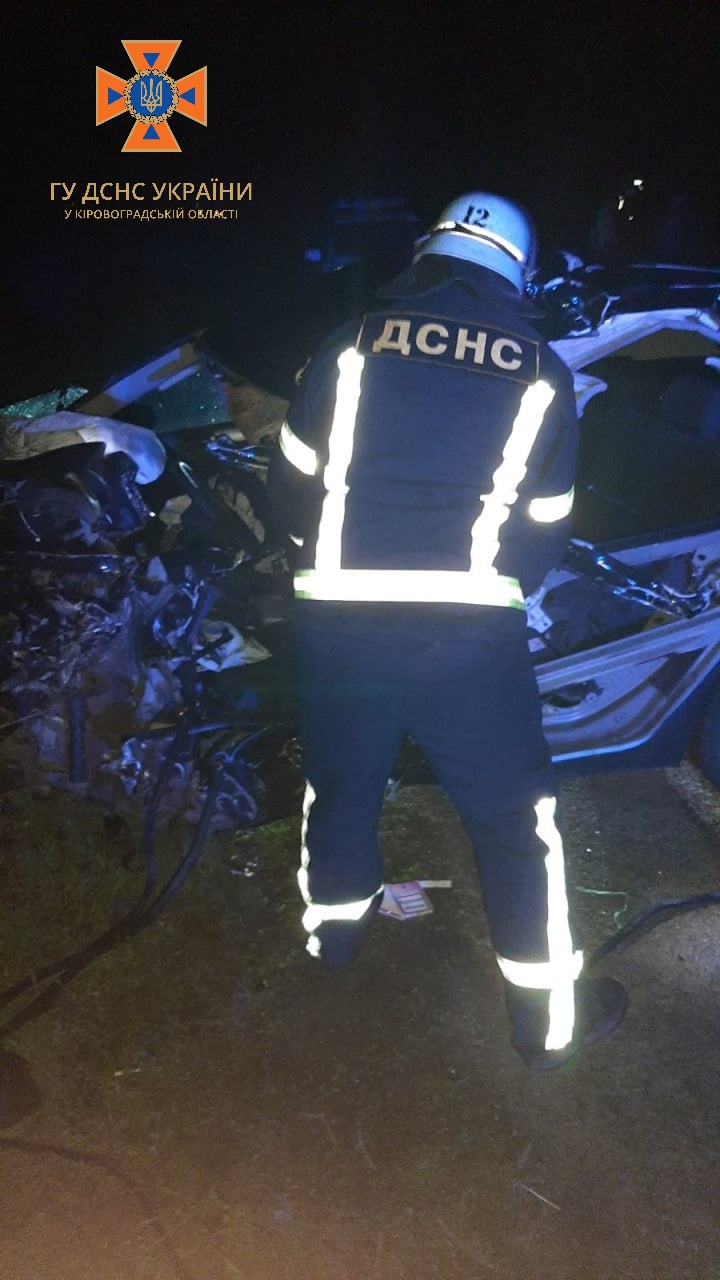 Двоє людей травмувалися внаслідок ДТП на трасі М-04 на Кіровоградщині. ФОТО