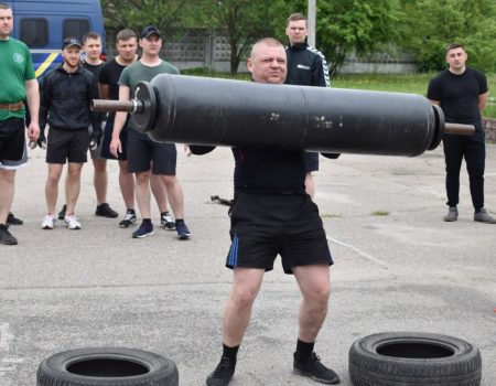 У Кропивницькому визначили найсильнішого патрульного роти тактико-оперативного реагування. ФОТО