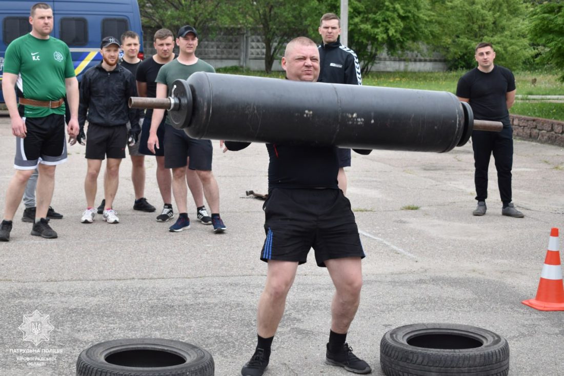 У Кропивницькому визначили найсильнішого патрульного роти тактико-оперативного реагування. ФОТО