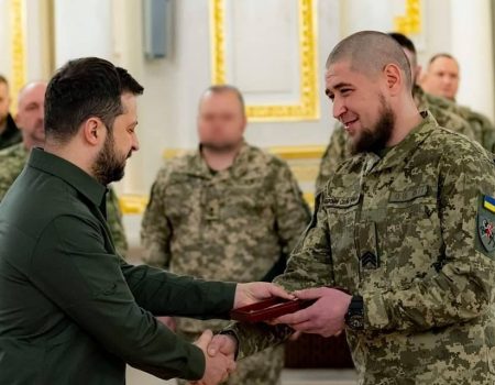 Військового з Кіровоградщини відзначили високими бойовими нагородами. ФОТО