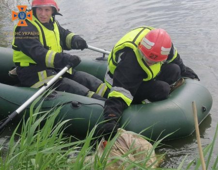 У Новгородківській громаді на Кіровоградщині в ставку знайшли тіло молодого чоловіка. ФОТО