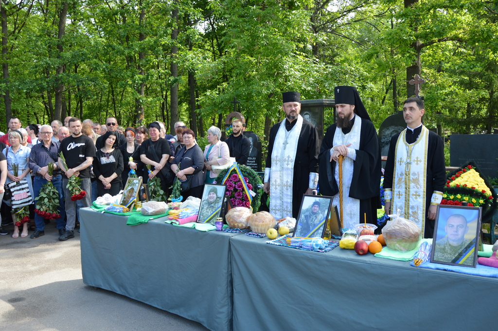 У Кропивницькому чотирьох воїнів провели до небесного війська. ФОТО