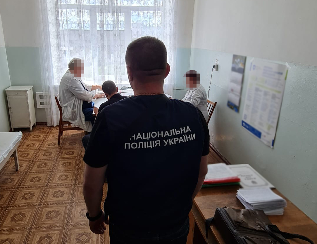 На Кіровоградщині лікаря підозрюють у вимаганні 40 тис. грн за висновок про непридатність до служби. ФОТО