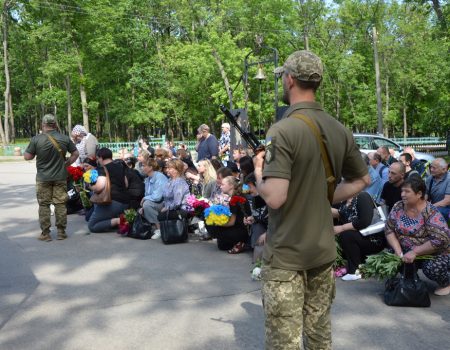 Кропивничани провели в останню путь загиблих воїнів Євгенія Осієвського і Дениса Тупчієнка. ФОТО