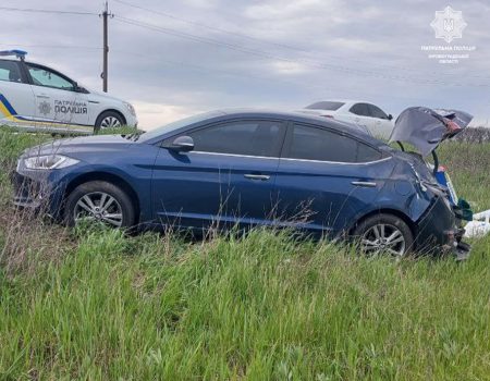 У Новоукраїнському районі на Кіровоградщині автівка злетіла в кювет. ФОТО