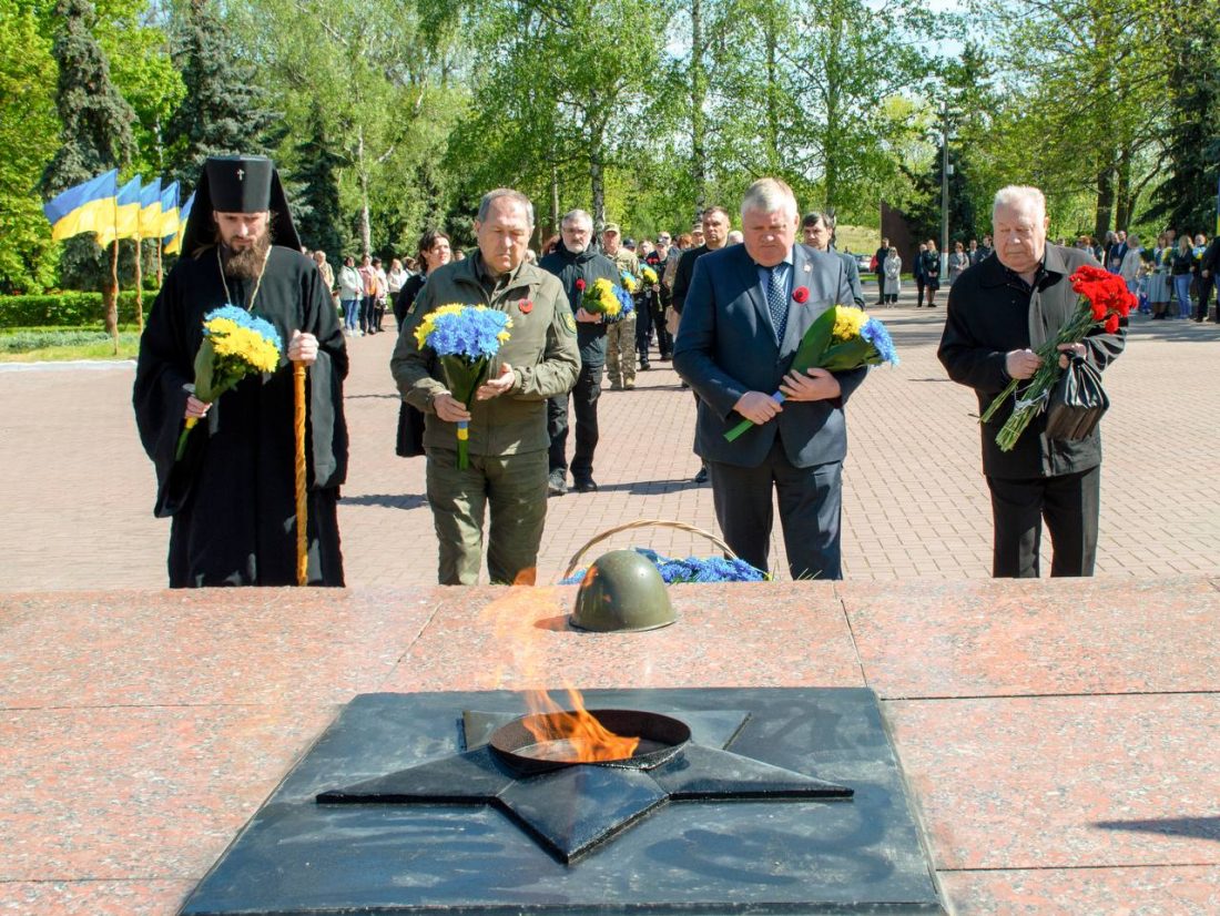 У Кропивницькому відбулись урочистості з нагоди Дня пам’яті та примирення. ФОТО