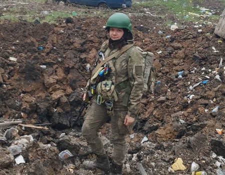 Директорка центру народної творчості на передовій отримала відзнаку оперативного командування «Захід»