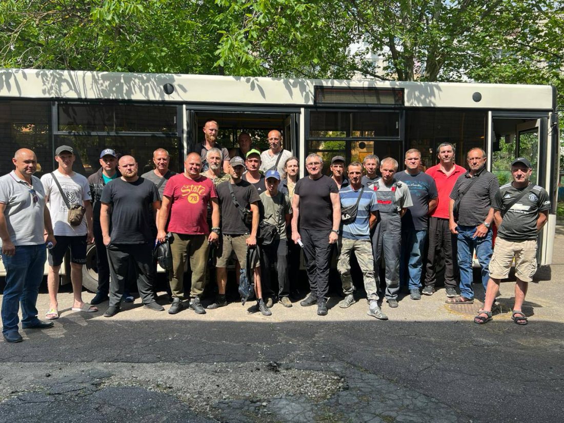 Понад 20 кропивницьких комунальників допомагають ліквідовувати наслідки підтоплення на Херсонщині