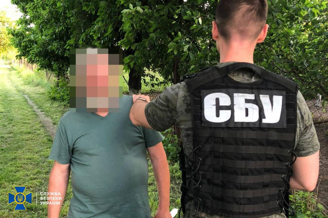 У Кропивницькому затримали посадовця митниці за підозрою у вимаганні хабарів за експорт пиломатеріалів