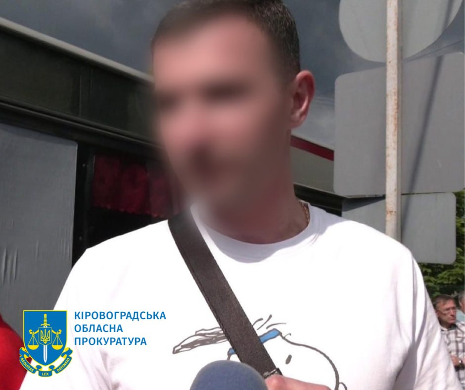 Прихильнику УПЦ МП, який перешкоджав ЗМІ знімати збори вірян на Кіровоградщині, повідомили про підозру