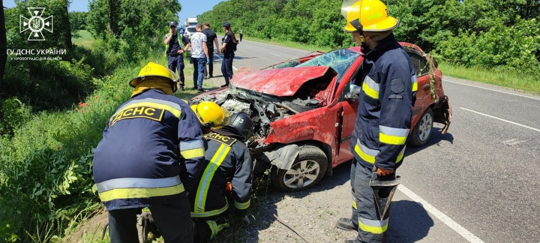 У ДТП на Кіровоградщині загинув водій та травмувалася пасажирка. ФОТО