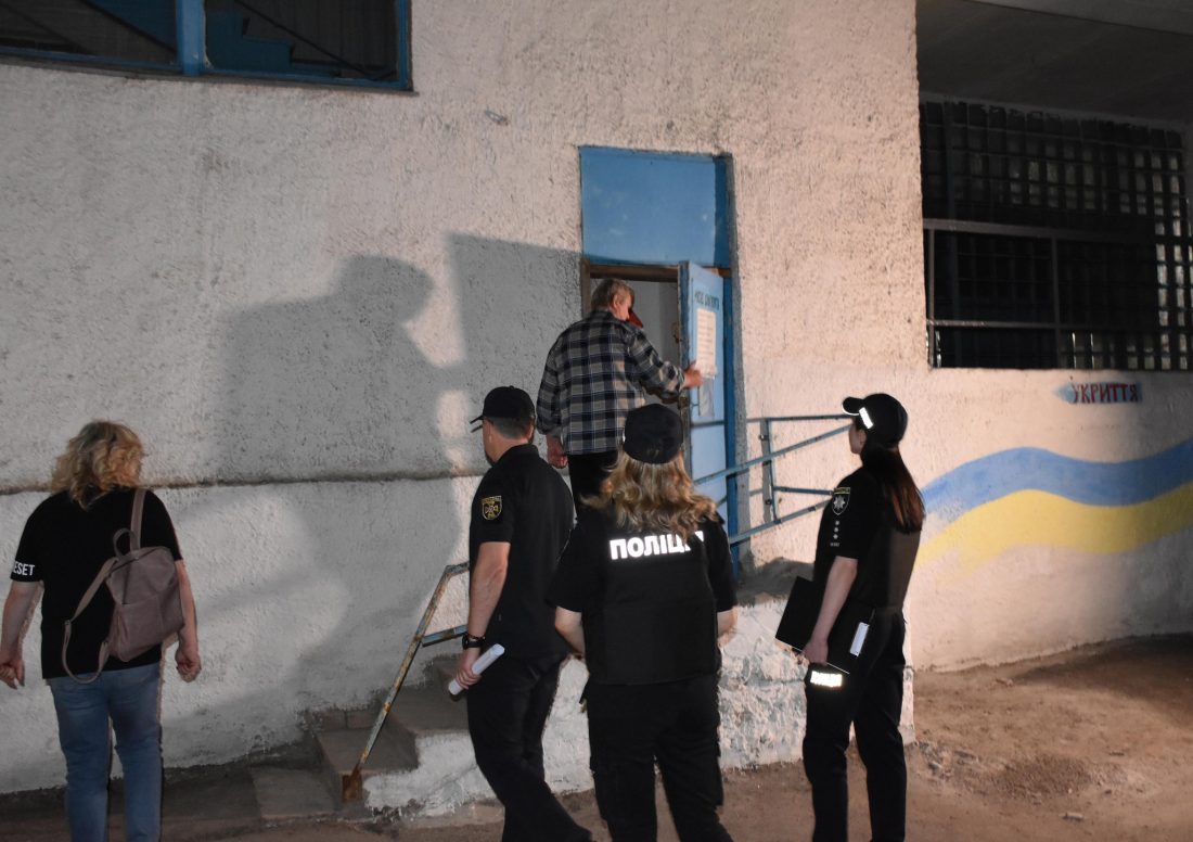 Поліція Кіровоградщини закликає повідомляти про зачинені під час повітряної тривоги укриття