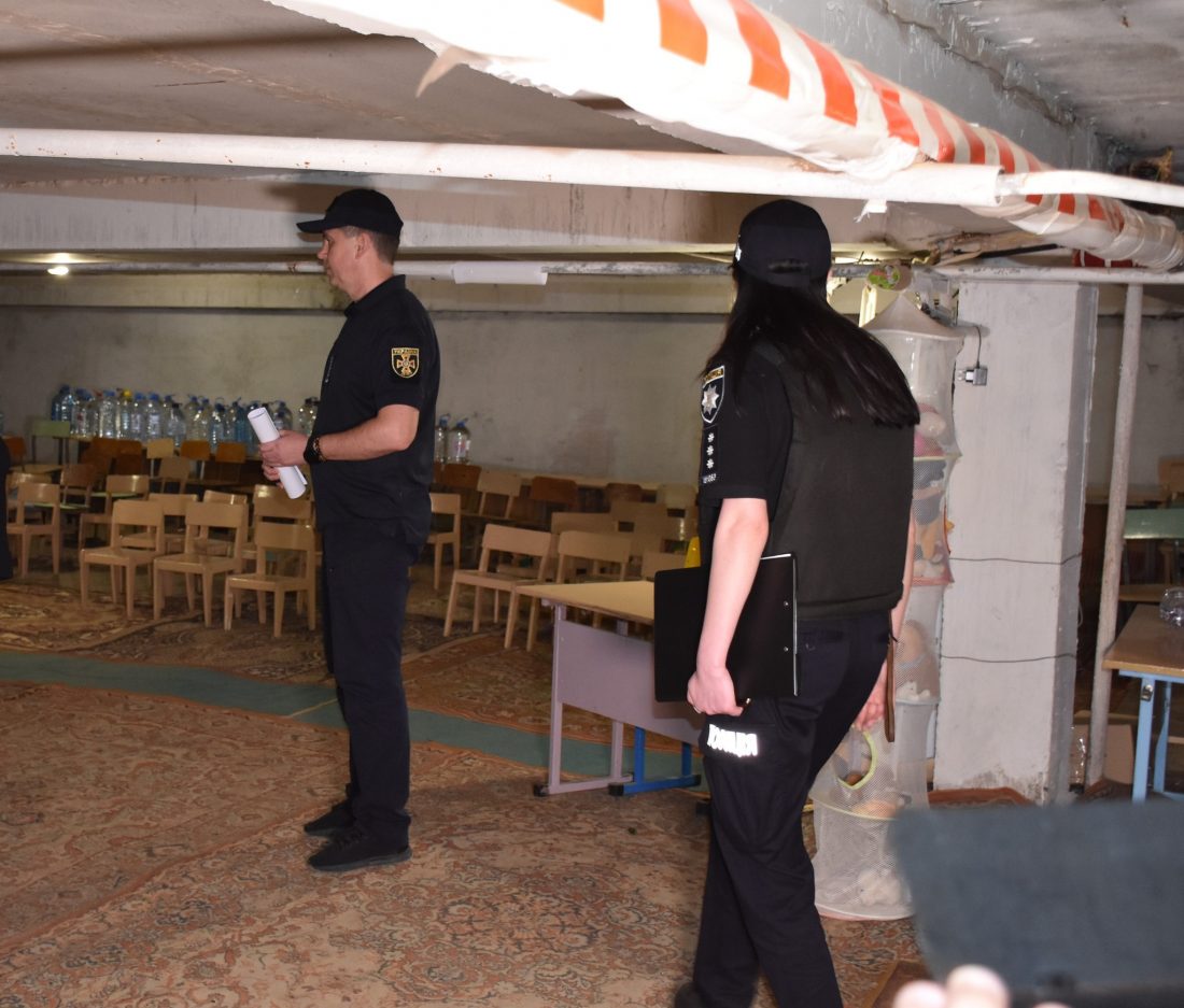 Поліція Кіровоградщини закликає повідомляти про зачинені під час повітряної тривоги укриття
