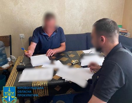 На Кіровоградщині посадовців облавтодору та підприємця підозрюють в незаконному видобутку піску