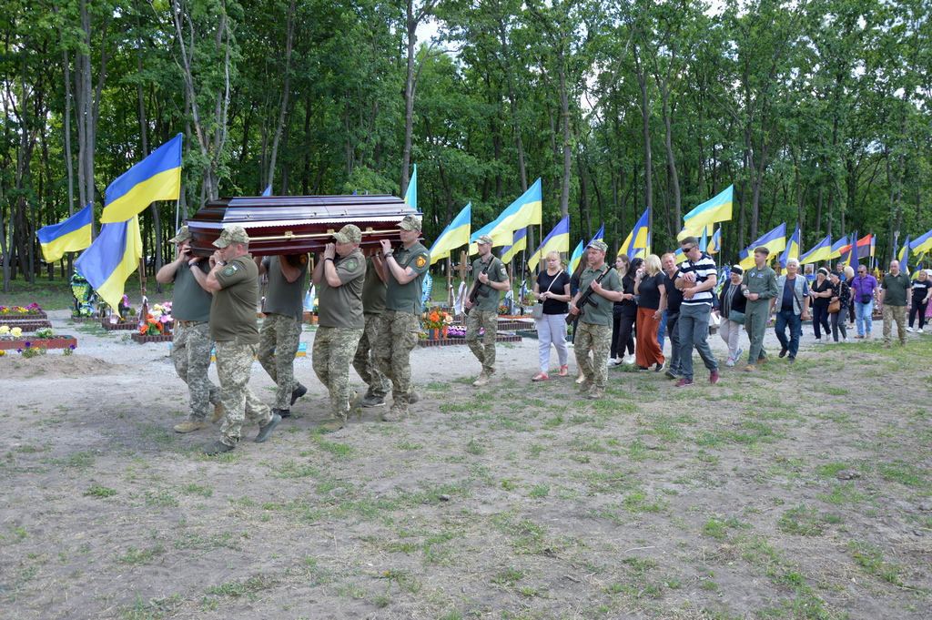 У Кропивницькому попрощалися з загиблим військовим льотчиком Владиславом Савєльєвим. ФОТО