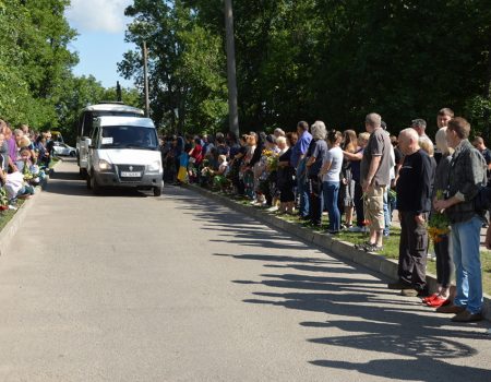 У Кропивницькому попрощалися з трьома загиблими воїнами. ФОТО