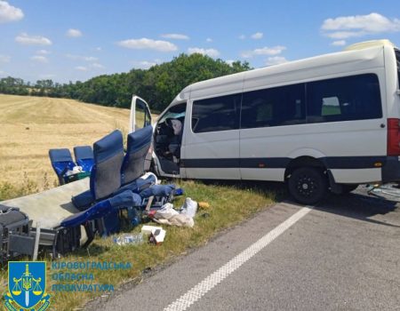 Кількість загиблих в аварії з мікроавтобусами на Кіровоградщині зросла. Хто підозрюваний? ФОТО