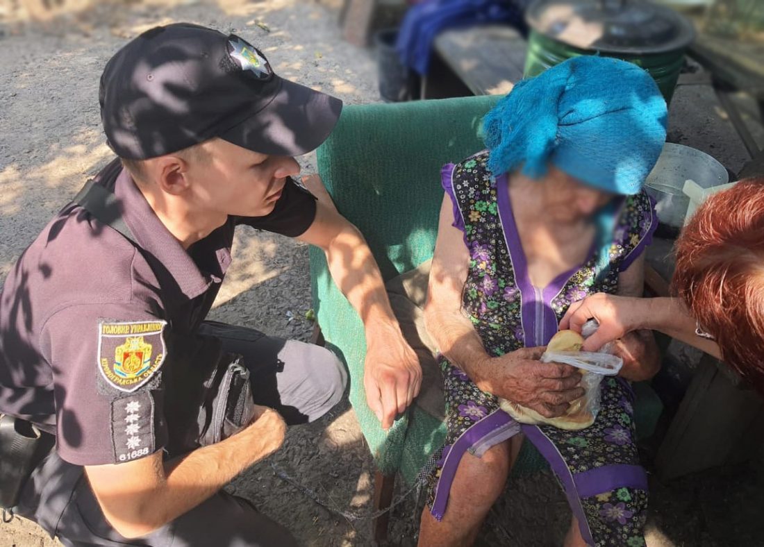 На Кіровоградщині добу шукали 86-річну жінку, знайшли в полі. ФОТО