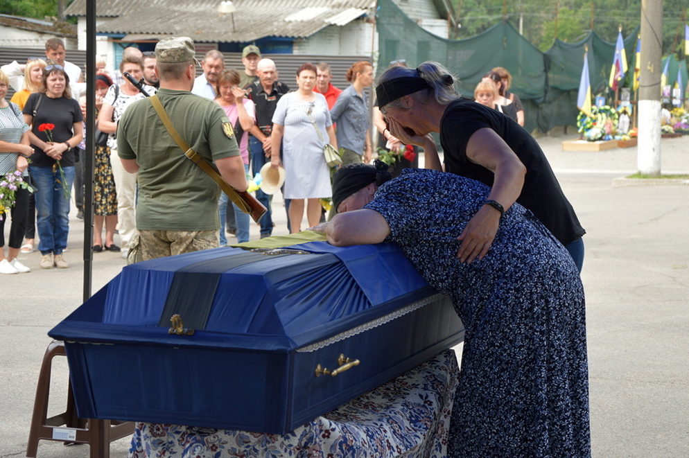 У Кропивницькому провели в останню путь загиблого снайпера Олександра Радіонова. ФОТО