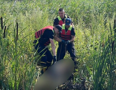В Олександрійському районі на Кіровоградщині рятувальники вилучили з водойми тіло чоловіка