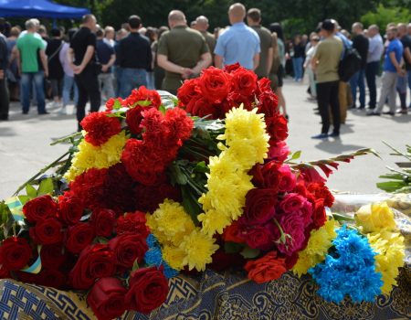 Кропивничани попрощалися з загиблими на війні земляками Романом Максімовим та Сергієм Губським