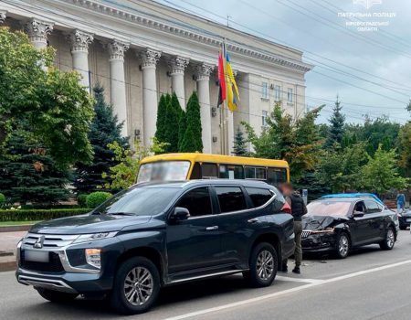 У Кропивницькому п’яний водій скоїв ДТП в центрі міста. ФОТО