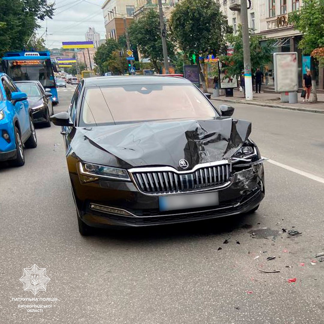 У Кропивницькому п&#8217;яний водій скоїв ДТП в центрі міста. ФОТО