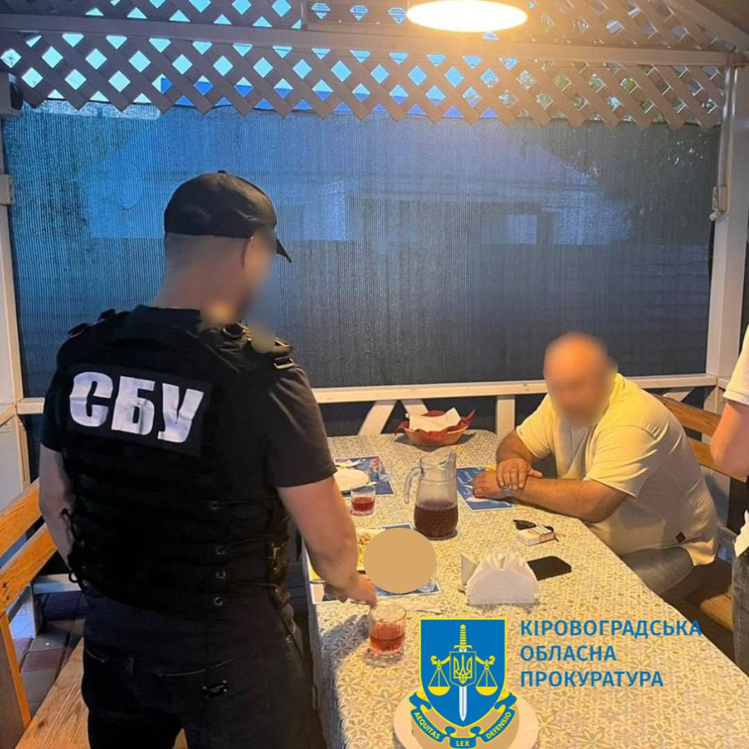 Корупційний туризм: на Кіровоградщині затримали землевпорядника, який приїхав за хабарем із Черкащини