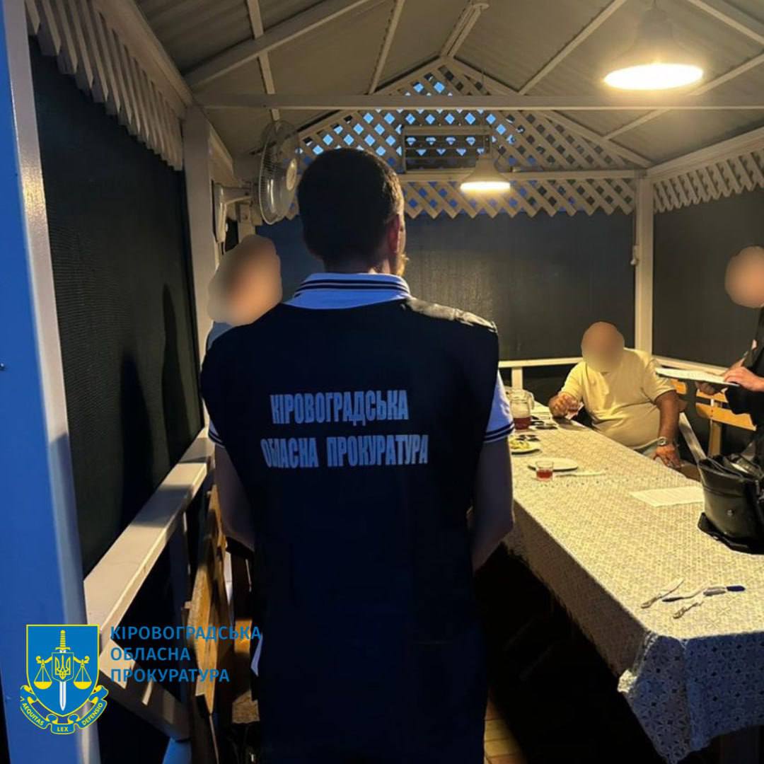 Корупційний туризм: на Кіровоградщині затримали землевпорядника, який приїхав за хабарем із Черкащини