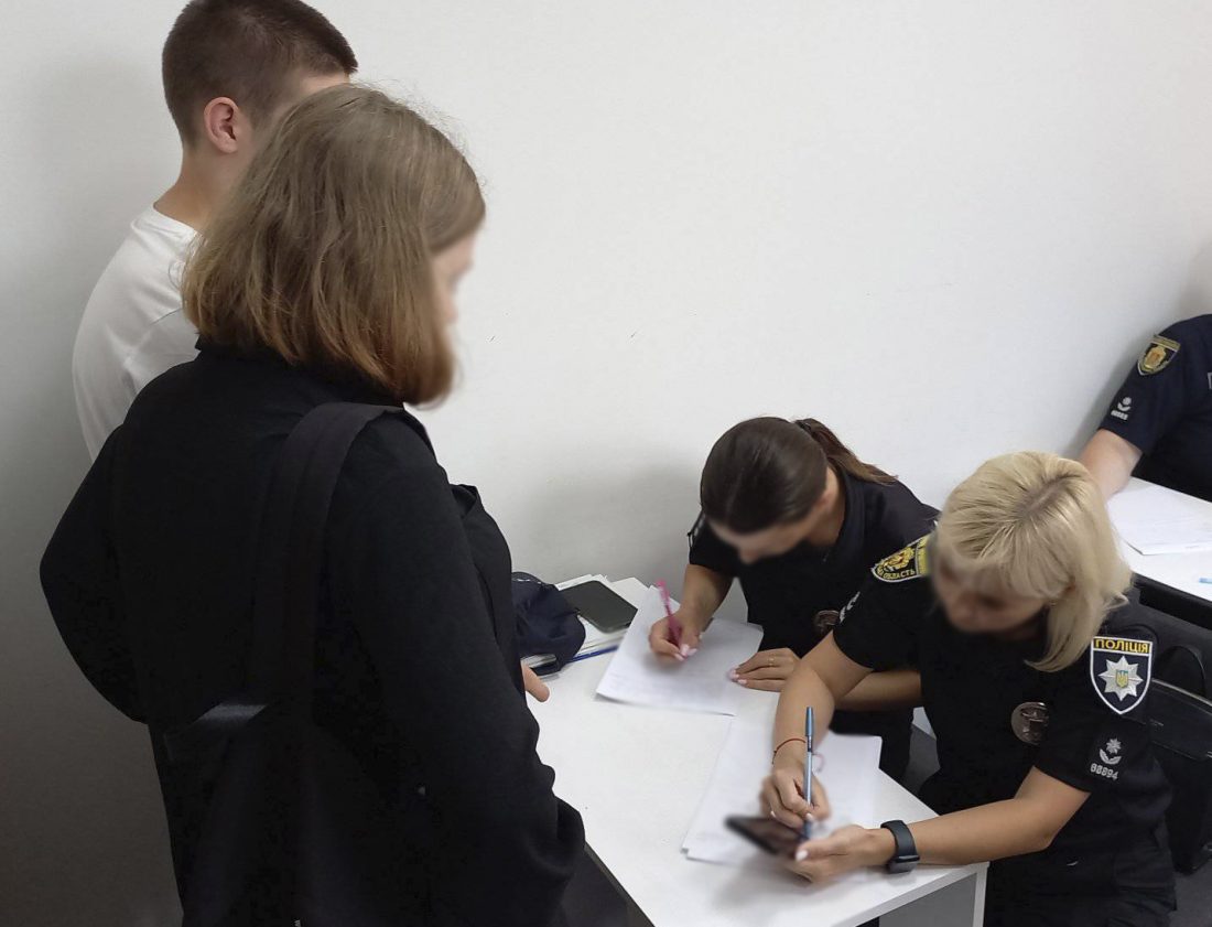 Молодь, що займалася телефонним шахрайством у Кропивницькому, &#8220;заробила&#8221; на реальні терміни ув&#8217;язнення