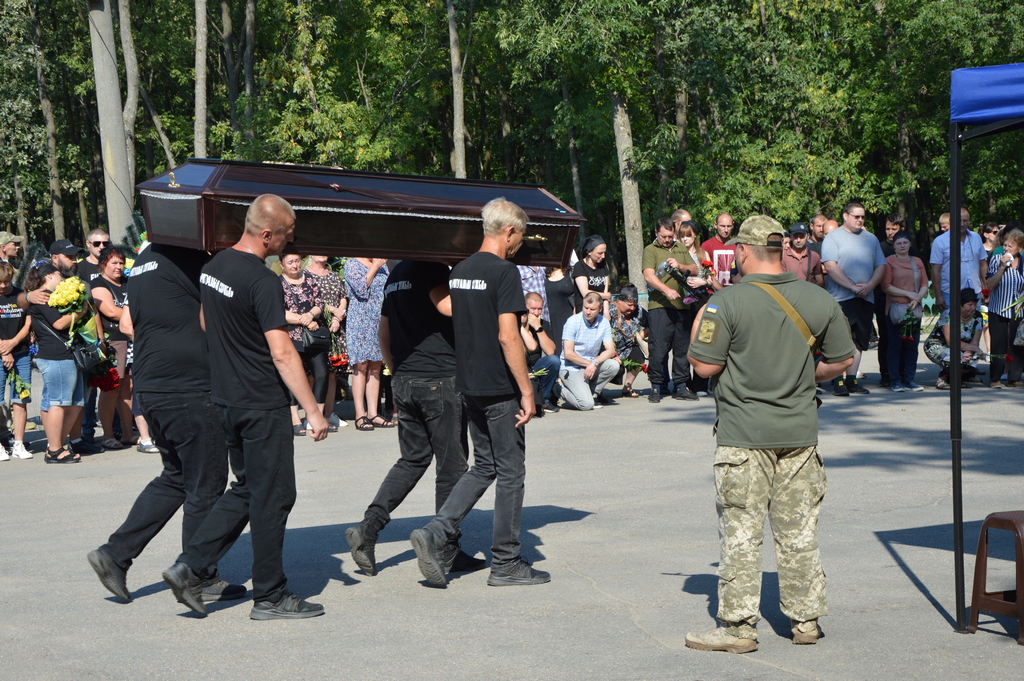 У Кропивницькому попрощалися з трьома воїнами, які віддали життя за Україну. ФОТО