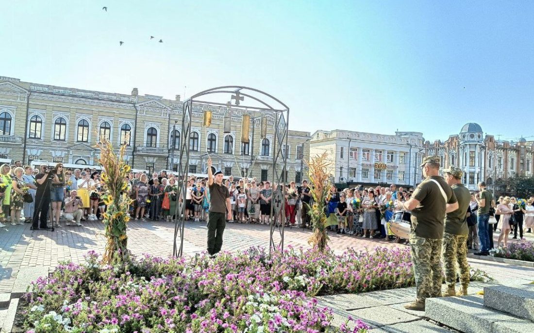 У Кропивницькому встановили дзвони пам&#8217;яті й вшанували полеглих героїв. ФОТО