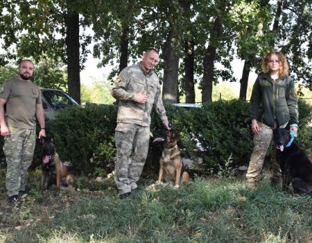 У кінологічному центрі поліції Кіровоградщини поповнення завдяки “Фонду Говарда Баффета”. ФОТО