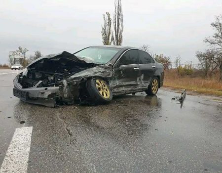 У Кропивницькому зіткнулися три авто, постраждали чотири людини. ФОТО