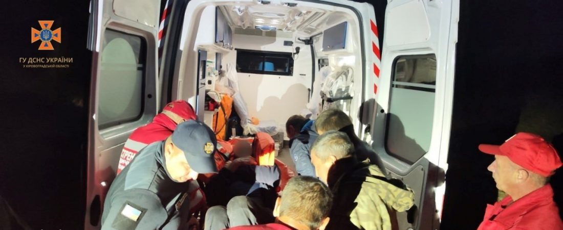 У річці на Кіровоградщині перекинувся човен із двома чоловіками, їх врятували. ФОТО