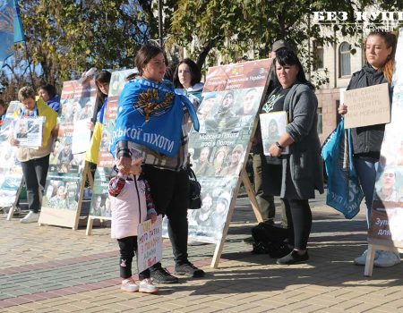 Рідні полонених військових провели масову акцію та автопробіг у Кропивницькому. ФОТО. ВІДЕО