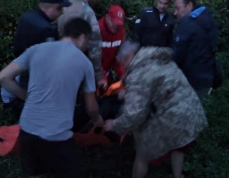 У річці на Кіровоградщині перекинувся човен із двома чоловіками, їх врятували. ФОТО