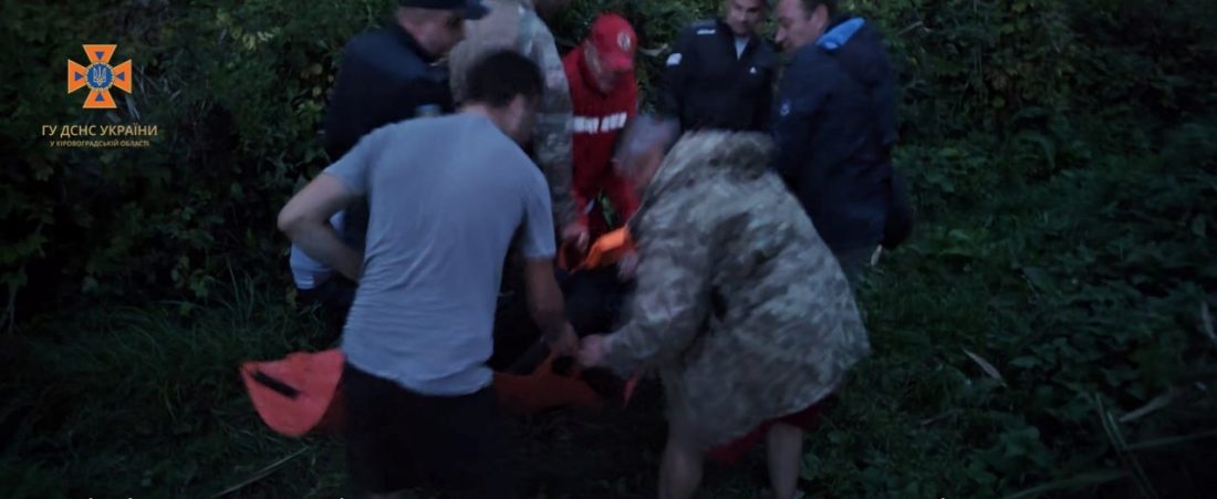 У річці на Кіровоградщині перекинувся човен із двома чоловіками, їх врятували. ФОТО