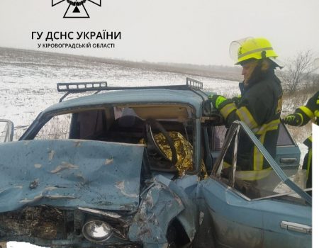 У ДТП на Кіровоградщині загинула пасажирка, а згодом помер і травмований водій. ФОТО