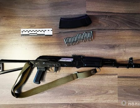 У двох жителів Кіровоградщини поліцейські вилучили наркотики, арсенал боєприпасів і зброю. ФОТО