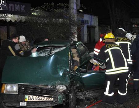 У Кропивницькому внаслідок зіткнення трьох авто постраждала жінка