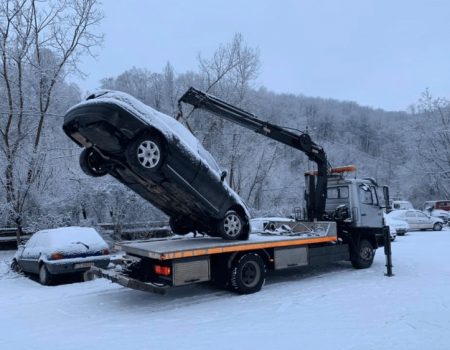 Влада пригрозила евакуювати з узбіч машини, що заважатимуть чистити дороги від снігу в Кропивницькому