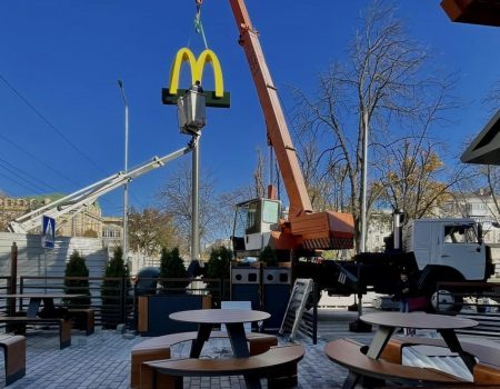 У Кропивницькому погодили парковку біля “МакДональдз” від вулиці Великої Перспективної до Пашутінської